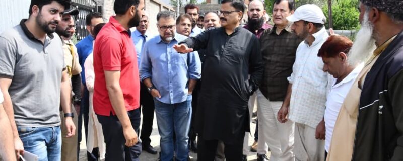 جاوید رانا اور جاوید ڈار نے گاندربل میں آبپاشی سہولیات کا موقعہ پر معائینہ کیا