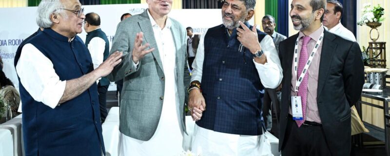 عمر عبداللہ نے بنگلورو میں کرناٹک کے وزیر اعلیٰ ڈی کے شیو کمار سے ملاقات کی