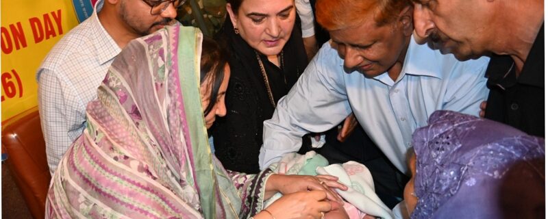 سکینہ اِیتو نے ڈِسٹرکٹ ہسپتال کولگام سے ’پلس پولیس امیونائزیشن مہم ‘ کا آغاز کیا