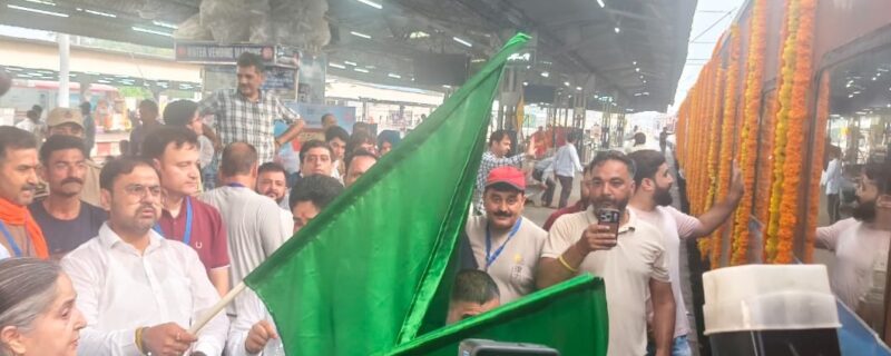 ستیش شرما نے جموں سے سومناتھ جی یاترا کو جھنڈی دِکھاکر روانہ کیا