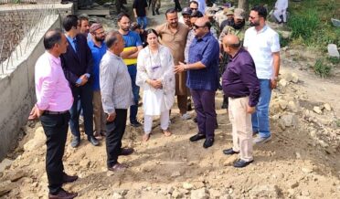 نائب وزیراعلیٰ نے سری نگر میں زیر تعمیر سیرباغ۔سمپورہ پُل کامعائینہ کیا