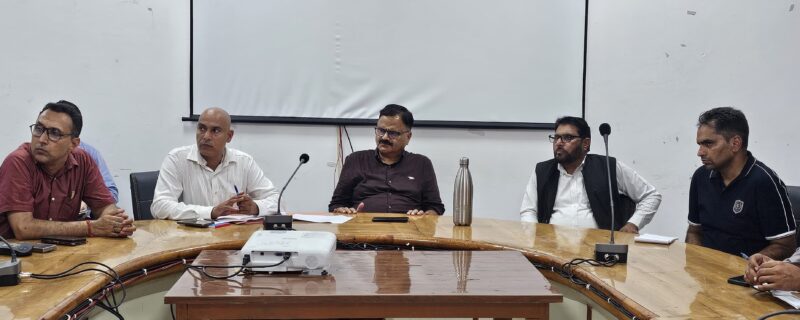 جاوید رانا نے مینڈھر میں سیلابی اِمداد او ربحالی اقدامات کا جائزہ لیا