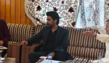 جاوید ڈار نے روہامہ ۔ لدورہ سڑک پروجیکٹ سے متاثرہ کنبوں کے معاوضے کے معاملات کا جائزہ لیا