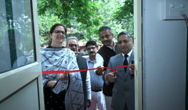 جسٹس سنجیو کمار نے ہائی کورٹ کمپلیکس جموں میں نئی تعمیر شدہ ’ایڈ ووکیٹ کلرک روم‘‘ کا اِفتتاح کیا