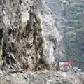 سرینگر ،جموںشاہراہ پر مٹی کے تودے اور پتھر گرنے کے واقعات