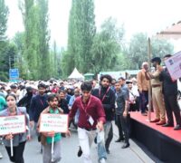 لیفٹیننٹ گورنر نے جھیل ڈل سری میں ریڈنگ میراتھن کو جھنڈی دِکھا کر روانہ کیا