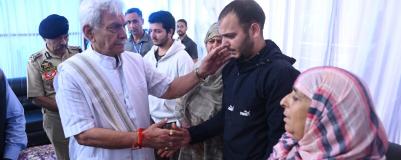 لیفٹیننٹ گورنر نے شہید ہیڈ کانسٹیبل عاشق حسین قریشی کے اہل خانہ سے ملاقات کی