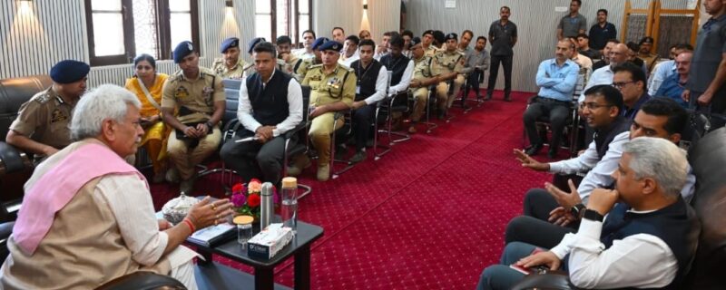 لیفٹیننٹ گورنر نے نُن ون بیس کیمپ کا دورہ کیا اور امرناتھ جی یاترا کے اِنتظامات کا جائزہ لیا