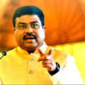 مودی حکومت کانگریس اور جین-زی کے آگے جھکنے کو ہوئی مجبور، وزیر تعلیم دھرمیندر پردھان نے دیا استعفیٰ
