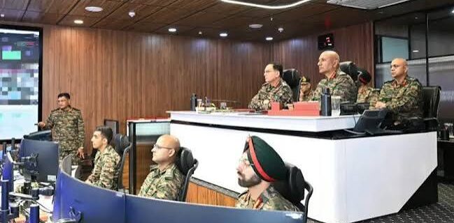 آرمی چیف جنرل دھیرج سیٹھ کا پہلا دورہ کشمیر، سکیورٹی صورتحال کا جائزہ