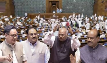احتجاج اور بار بار ملتوی ہونے سے پارلیمنٹ کی کارروائی تعطل کا شکار ہے