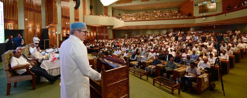 وزیراعلیٰ نے ایس کے آئی سی سی میں جموں وکشمیر ٹیچرز فورم کے زیر اہتمام ایک روزہ ایجوکیشن کانفرنس سے خطاب کیا