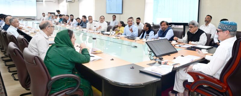 وزیر اعلیٰ عمر عبداللہ نے جموںوکشمیر میں سینئر سکینڈری تعلیم کو مضبوط بنانے کے روڈ میپ کا جائزہ لیا