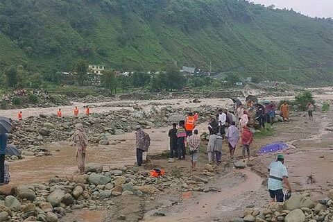 کشمیر کے مختلف علاقوں میں اچانک سیلاب، جموں میں موسلا دھار بارش