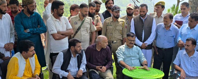 جاوید رانا نے پونچھ میں لینڈ سلائیڈنگ اور سیلاب سے متاثرہ علاقوں کا دورہ کیا