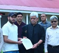 لیفٹیننٹ گورنر نے شہید ہیڈ کانسٹیبل عاشق حُسین قریشی کے بیٹے کو تقرری نامہ سونپا