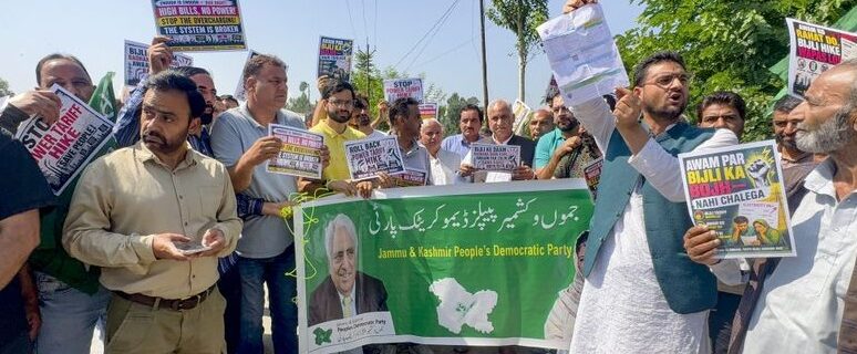 بجلی نرخ میں اضافے کے خلاف وادی میں پی ڈی پی کا احتجاج