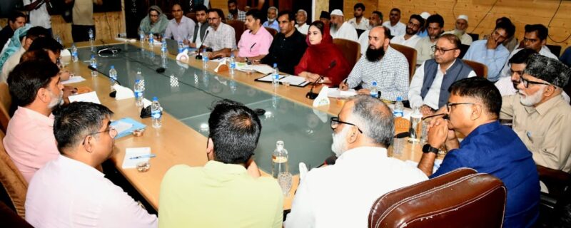 جاوید رانا نے خانیار اور حضرت بل حلقوں میں پانی کی فراہمی ، آبپاشی ، جنگلات و قبائلی امور کے مسائل کا جائزہ لیا
