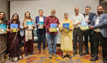 سکینہ اِیتو نے سری نگر میں ’ کیمبرج فونکس اینڈ ہینڈ رائٹنگ پروگرام ‘ کا اِفتتاح کیا