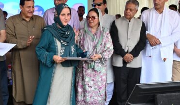 سکینہ اِیتو نے بارہمولہ میں میگا سوشل ویلفیئر رسائی پروگرام کی قیادت کی