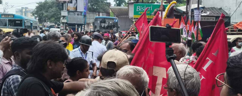 جادھوپور یونیورسٹی ‘ایس ایف آئی و اے بی وی پی کارکنوں میں تصادم، کئی طلبہ زخمی، کیمپس میں کشیدگی