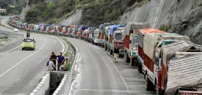 سرینگر ،جموںشاہراہ تریفک کی آمدرفت کیلئے جزوی طور پر بحال