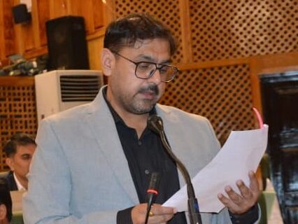 جموں وکشمیر میں 8,79,112 مستحقین اے اے وائی کے تحت شامل ۔ ستیش شرما