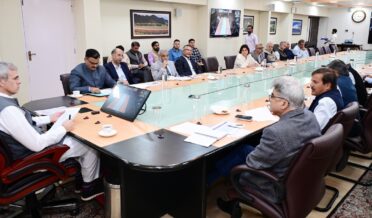 وزیر اعلیٰ نے جموں و کشمیر ہائیڈرو پاور پالیسی 2026 کے مسودے کا جائیزہ لیا