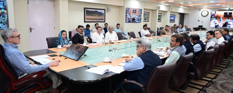 وزیراعلیٰ عمر عبداللہ نے صوبہ جموں میں سیلاب متاثرین کیلئے جاری اِمداد،بحالی اور باز آباد کاری کے کاموں کی رفتار کا جائزہ لیا