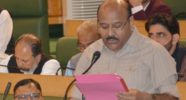 بادل پھٹنے اور اچانک سیلاب سے متاثرہ بنیادی ڈھانچے کی بحالی کا کام تیز کر رہی ہے ۔حکومت