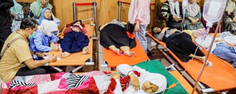 انڈونیشیا میں حکومت کا مفت کھانا :تقریباً 800 افراد فوڈ پوائزننگ کا شکار