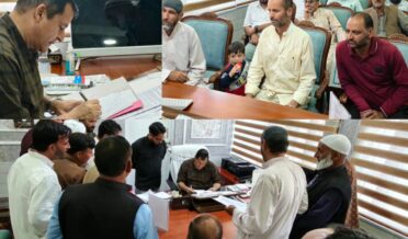جاوید ڈار نے اَفسران کو عوامی شکایات کے فوری اور وقتی اَزالہ کو یقینی بنانے کی ہدایت دِی