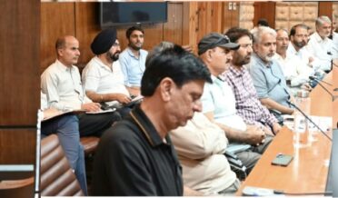 جاوید ڈار نے فروٹ منڈی ایسوسی ایشنز کو مسائل کے ترجیحی بنیادوں پر حل کی یقین دہانی کی