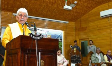 لفٹینٹ گورنر نے کشمیر یونیورسٹی میں ماحول ، موسمیاتی تبدیلی اور پائیداری پر قومی سیمینار کے اختتامی اجلاس میں شرکت کی
