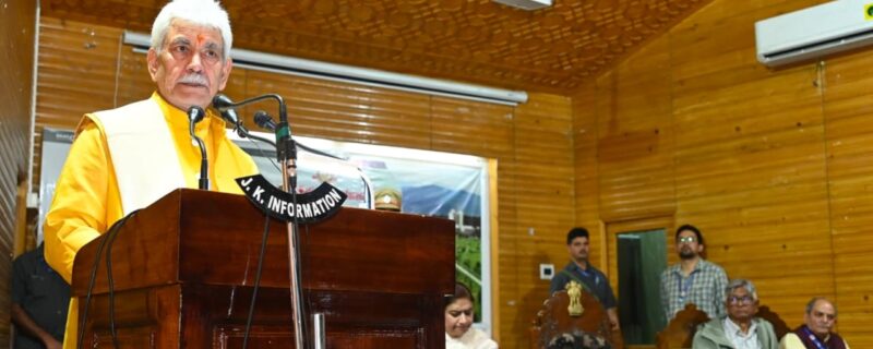 لفٹینٹ گورنر نے کشمیر یونیورسٹی میں ماحول ، موسمیاتی تبدیلی اور پائیداری پر قومی سیمینار کے اختتامی اجلاس میں شرکت کی