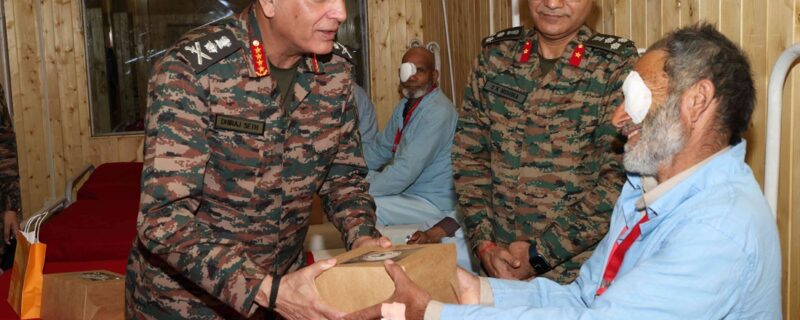 لفٹینٹ گورنر نے ٹنگڈھار کرناہ میں ’ آپریشن درشٹی ‘ کے تحت 220 مریضوں کی بصارت بحال کرنے پر آرمڈ فورسز میڈیکل سروسز کی تعریف کی