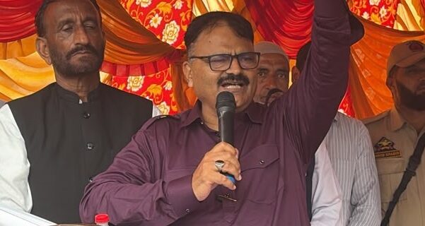 جاوید رانا نے قصاب مینڈھر میں 3.35 کروڑ روپے کی مالیت کے ہیلی پیڈ او رویٹنگ لائونج کا سنگ بنیاد رکھا