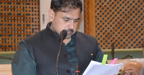 221 پنچایتوں میں کھیل کے میدان موجود ہیں اور ڈورو سٹیڈیم کی 1036کروڑ روپے کی اَپ گریڈیشن زیر غور ہے۔ ستیش شرما