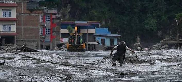 بارش اور سیلاب سے کئی ریاستوں میں تباہی، آسام میں 108ہلاکتیں، بنگال میں ٹرینیں متاثر