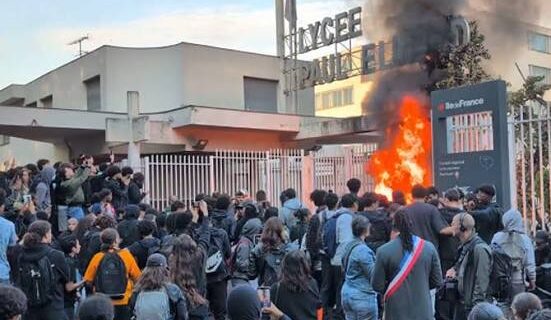 فرانس:طلبہ اور پولیس کے درمیان کشیدگی میں اضافہ، کئی ہائی اسکول بند