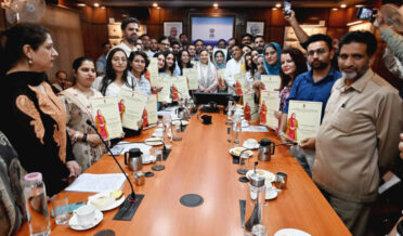 سکینہ ایتو نے سرینگر میں 27 آیوش میڈیکل آفیسرز کو تقرری کے احکامات تقسیم کئے