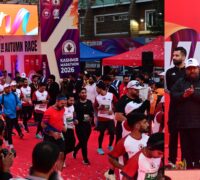 وزیراعلیٰ عمرعبداللہ نے ’ کشمیر میراتھن ‘ کے تیسرے ایڈیشن کوہری جھنڈی دِکھا کرروانہ کیا