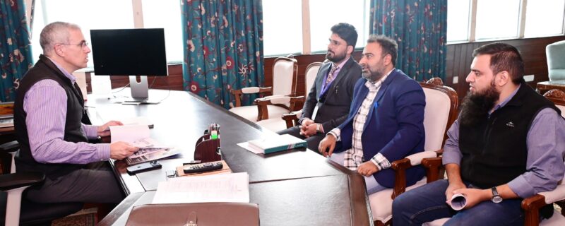 وزیراعلیٰ عمر عبداللہ کی سول سیکرٹریٹ میں متعدد وفود وَ اَفراد سے ملاقات