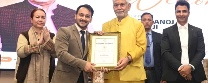 لفٹینٹ گورنر نے یو پی ایس سی 2025 اور جے کے اے ایس 2024 کے کامیاب امیدواروں کو مبارکباد دی