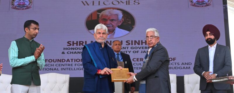 لیفٹیننٹ گورنر نے جموں یونیورسٹی کے ’ سینٹر فار ریجنل سٹیڈیز ، کلچر ،ڈائلیکٹس اینڈ ایموشنل اِنٹلی جنس‘کے کشمیر چپٹر کا سنگِ بنیاد رکھا