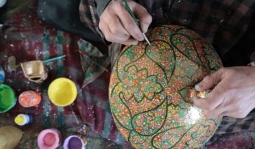 رواںمالی سال کے دوران کی پہلی اور دوسری سہ ماہی میں دستکاروں اور بُنکروں کو 14.71 کرو ڑ روپے کے قرضے فراہم کئے گئے