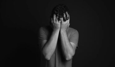 اپنے بیٹے کو گولی مار دو یا اس کے ساتھ برہنہ چلو: کولکتہ میں باپ کو الٹی میٹم