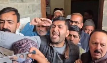 مبارک گل کو کابینہ میں جگہ نہ ملنے پر حامیوں کاسری نگر میں احتجاج، پارٹی سے استعفے کا مطالبہ