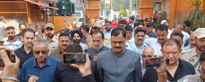 رانا نے جموں کے آتش زدہ شیو مارکیٹ کا دورہ کیا